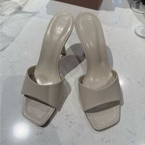 SCHUTZ Posseni Casual Leather Sandal - 6 / Pearl / Nappa Leather